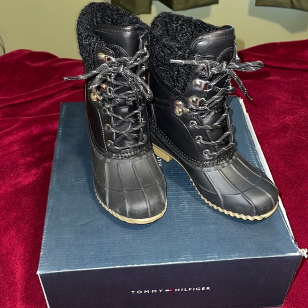 Tommy Hilfiger Women’s Black Snow Rain ‘Rian’ Boots